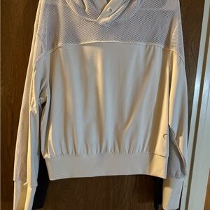 White House with mesh detail